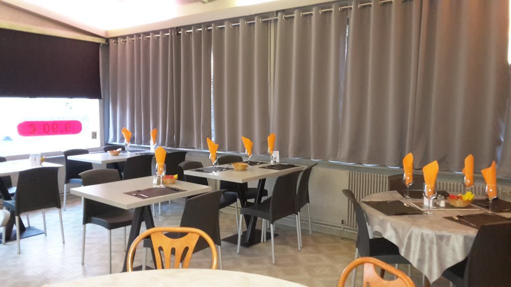 Voujeaucourt Pension Hotel Restaurant De La Place מראה חיצוני תמונה